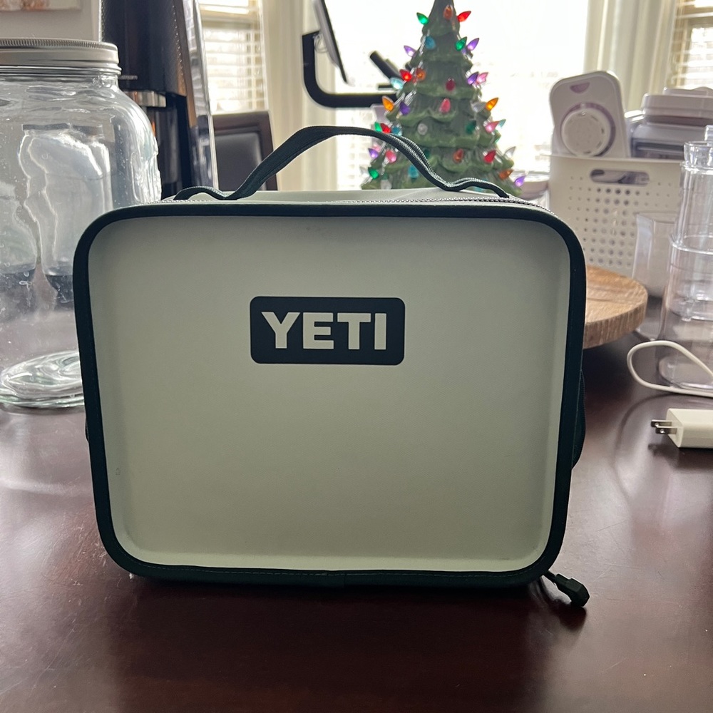Yeti Daytrip Lunch Box